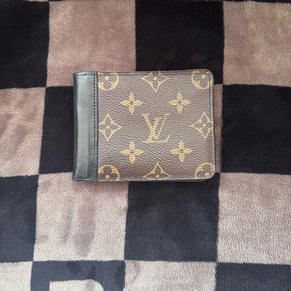Men’s wallet Louis Vuitton like new!!